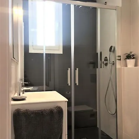 Lovely & Bright Vila Olimpica Beach Apartment *