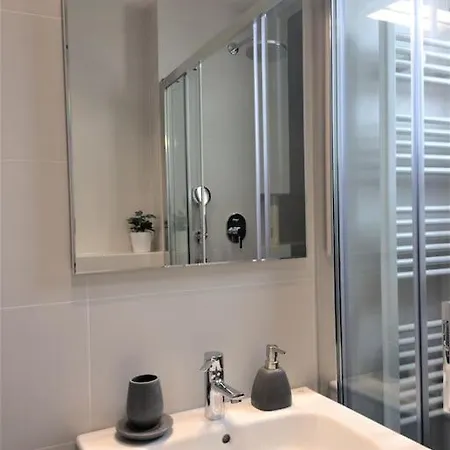 Lovely & Bright Vila Olimpica Beach Apartment